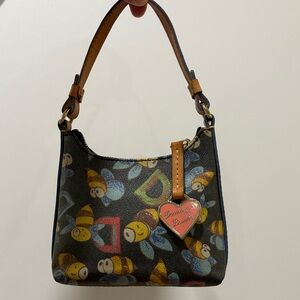 Rare Mini Dooney & Bourke Bee Print Wristlet 🐝